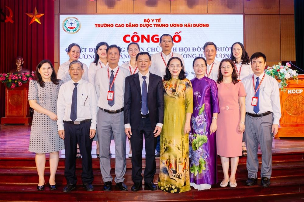 Công bố Quyết định công nhận Chủ tịch Hội đồng trường