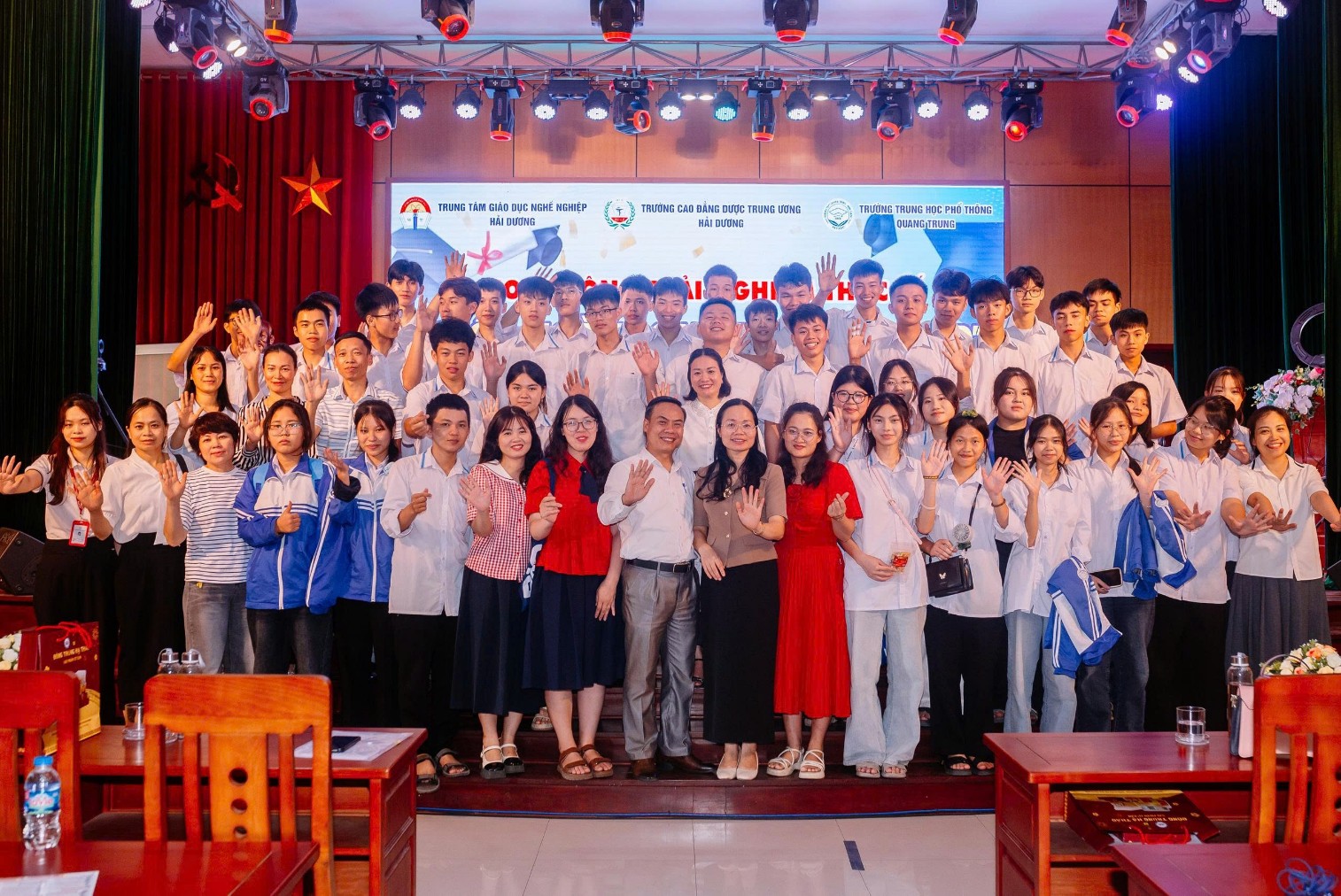 HƠN 150 HỌC SINH THPT QUANG TRUNG HÀO HỨNG TRẢI NGHIỆM “MỘT NGÀY LÀM SINH VIÊN HCCP”