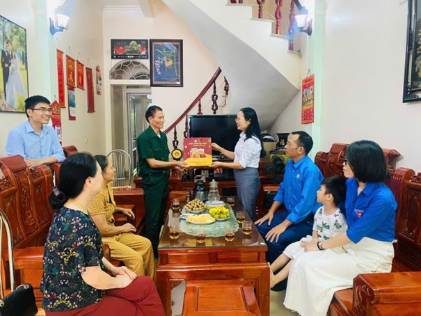 TRƯỜNG CAO ĐẲNG DƯỢC TRUNG ƯƠNG HẢI DƯƠNG THĂM HỎI CÁC GIA ĐÌNH CHÍNH SÁCH NHÂN KỶ NIỆM 79 NĂM NGÀY THƯƠNG BINH - LIỆT SĨ (27/7/1947 – 27/7/2026)
