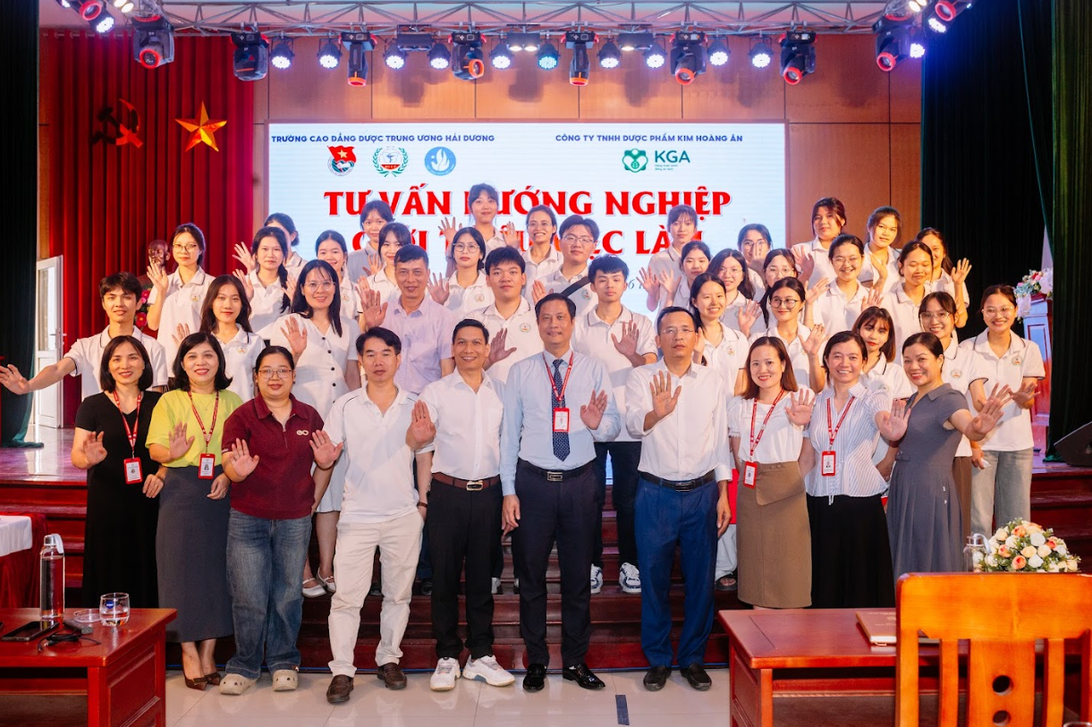 Gắn kết đào tạo với thực tiễn doanh nghiệp – Hướng đi bền vững của giáo dục nghề nghiệp ngành Dược