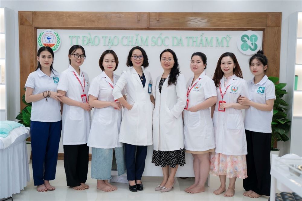 HỌC CHĂM SÓC SẮC ĐẸP TẠI HCCP – TẠI SAO KHÔNG?