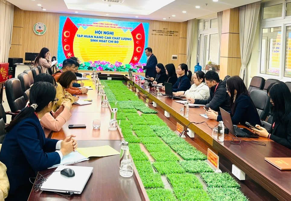 HỘI NGHỊ TẬP HUẤN NÂNG CAO CHẤT LƯỢNG SINH HOẠT CHI BỘ CỦA ĐẢNG BỘ TRƯỜNG CAO ĐẲNG DƯỢC TRUNG ƯƠNG HẢI DƯƠNG