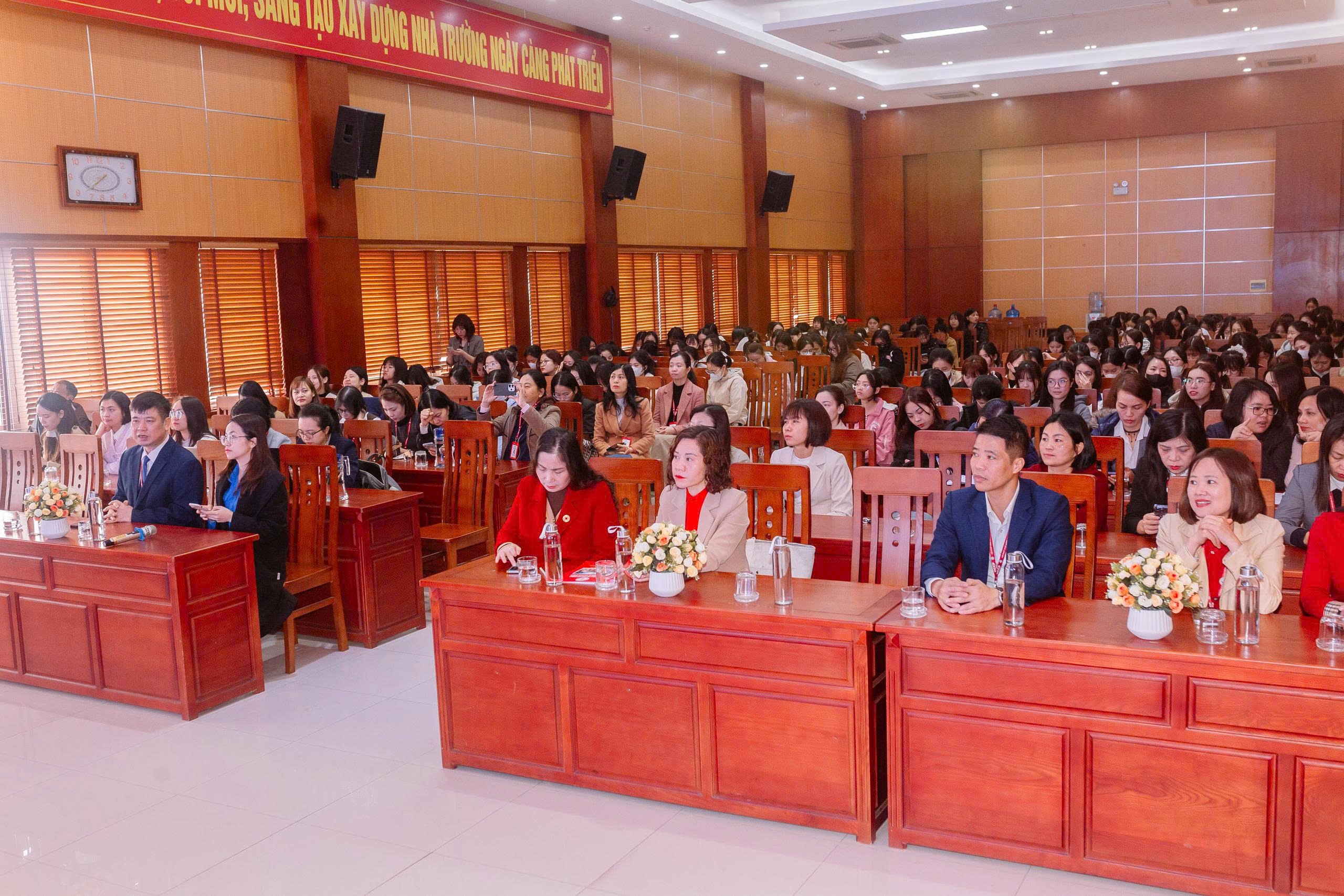 Trường Cao đẳng Dược Trung ương Hải Dương tổ chức Ngày hội hiến máu “Giọt hồng Blouse trắng 2026”