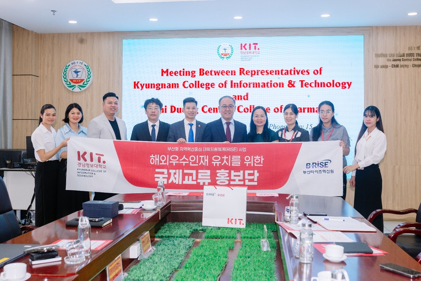 Trường Cao đẳng Dược Trung ương Hải Dương tiếp đoàn công tác Trường Cao đẳng Công nghệ thông tin Kyungnam