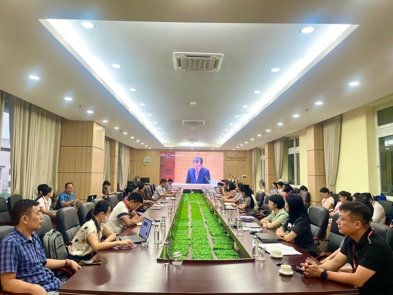 ĐẢNG BỘ TRƯỜNG CAO ĐẲNG DƯỢC TRUNG ƯƠNG HẢI DƯƠNG TỔ CHỨC HỘI NGHỊ NGHIÊN CỨU, HỌC TẬP, QUÁN TRIỆT VÀ TRIỂN KHAI THỰC HIỆN NGHỊ QUYẾT HỘI NGHỊ LẦN THỨ BA BAN CHẤP HÀNH TRUNG ƯƠNG ĐẢNG KHÓA XIV