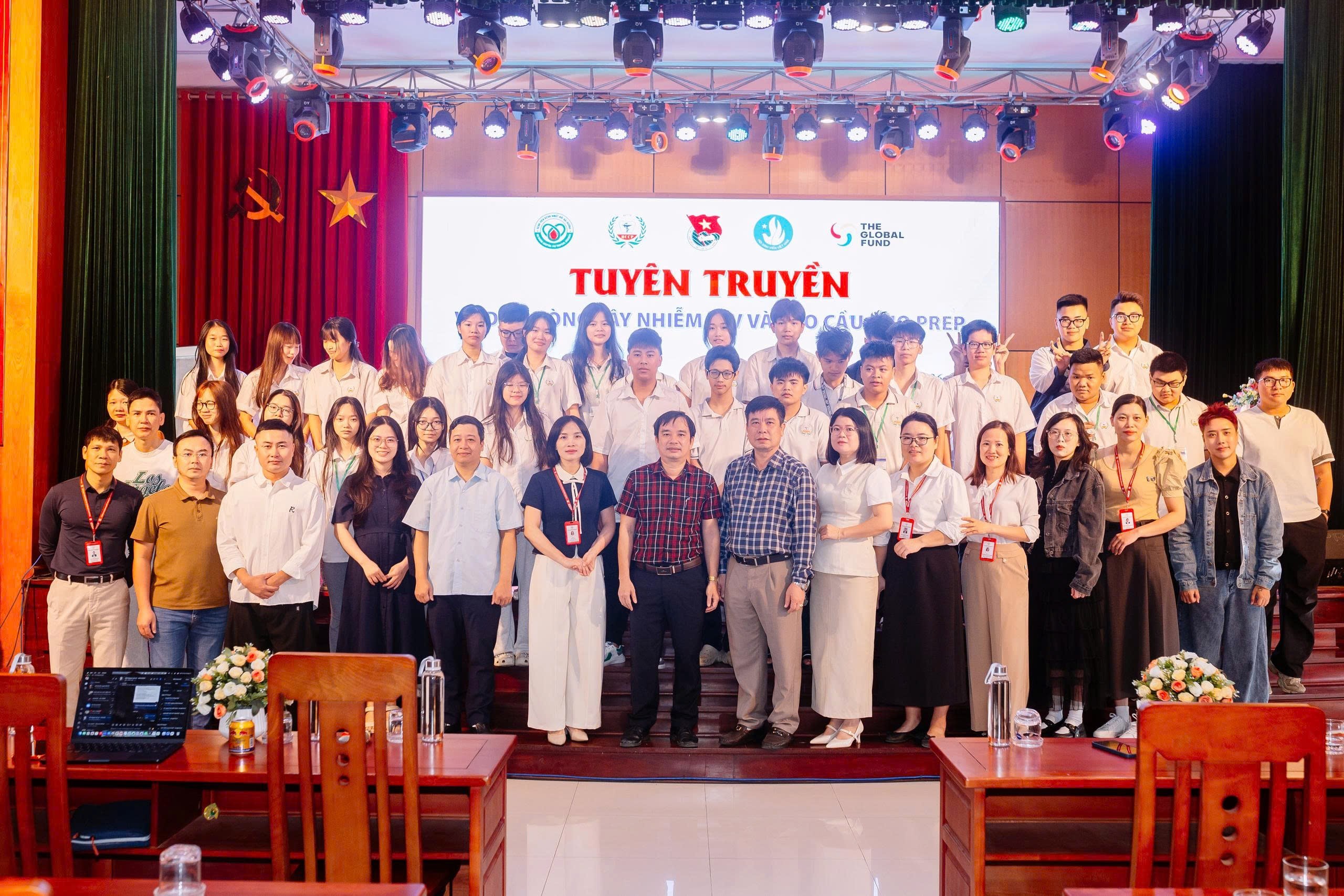 TRƯỜNG CAO ĐẲNG DƯỢC TRUNG ƯƠNG HẢI DƯƠNG TỔ CHỨC TRUYỀN THÔNG KIẾN THỨC PHÒNG, CHỐNG HIV/AIDS VÀ LGBTIQ+ CHO HỌC SINH, SINH VIÊN