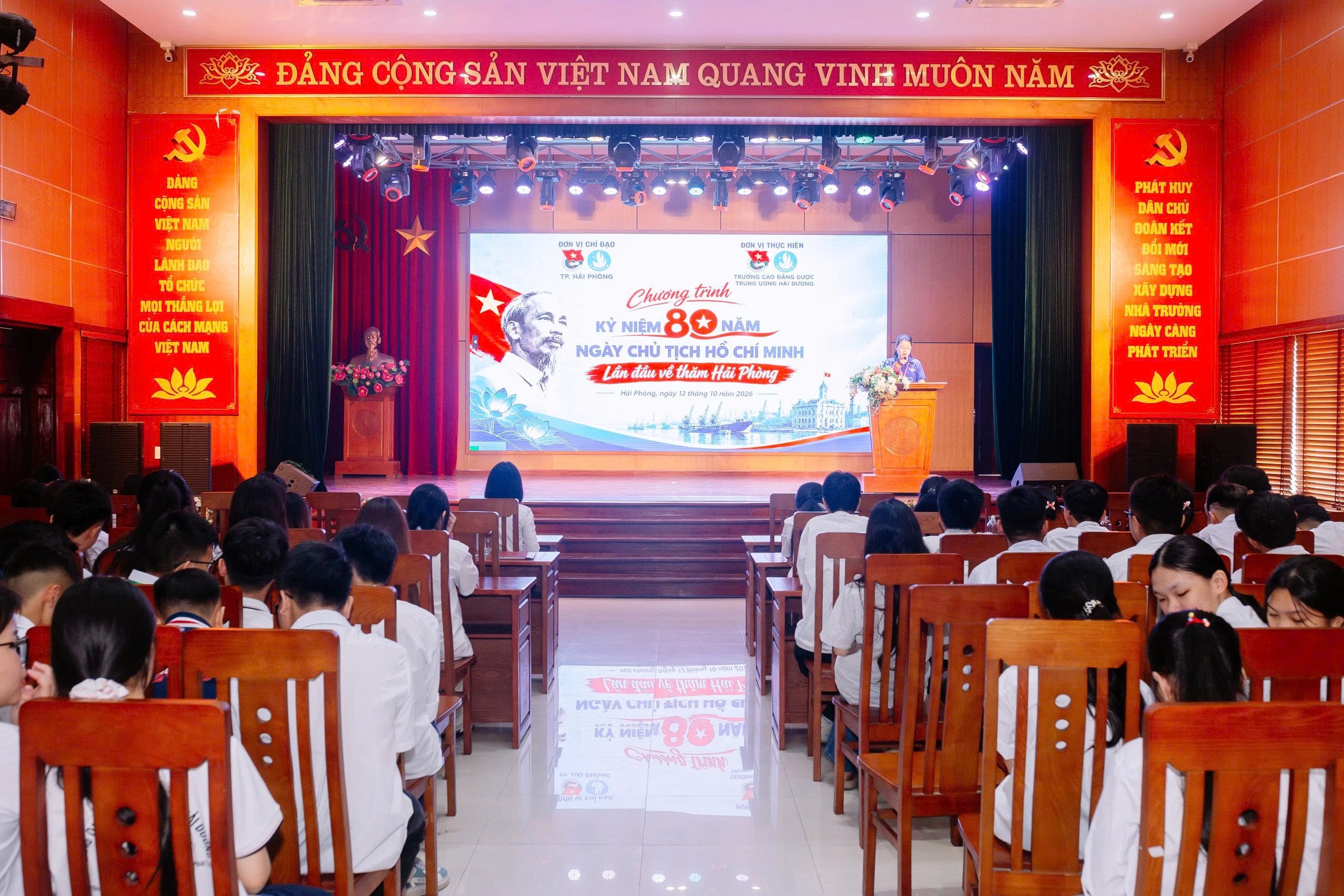 TRƯỜNG CAO ĐẲNG DƯỢC TRUNG ƯƠNG HẢI DƯƠNG TỔ CHỨC CHƯƠNG TRÌNH KỶ NIỆM 80 NĂM NGÀY CHỦ TỊCH HỒ CHÍ MINH LẦN ĐẦU VỀ THĂM HẢI PHÒNG