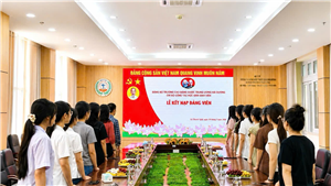 KẾT NẠP ĐẢNG CHO 02 SINH VIÊN ƯU TÚ ĐỢT 2, NĂM HỌC 2025 - 2026