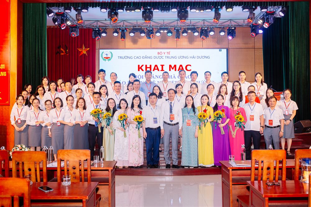 KHAI MẠC HỘI GIẢNG NHÀ GIÁO GIÁO DỤC NGHỀ NGHIỆP CẤP TRƯỜNG NĂM HỌC 2024-2025: TIẾP LỬA ĐAM MÊ, LAN TỎA NGHỆ THUẬT GIẢNG DẠY  