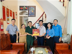 HCCP TỔ CHỨC THĂM HỎI, TẶNG QUÀ GIA ĐÌNH CHÍNH SÁCH NHÂN KỶ NIỆM 78 NĂM NGÀY THƯƠNG BINH – LIỆT SĨ