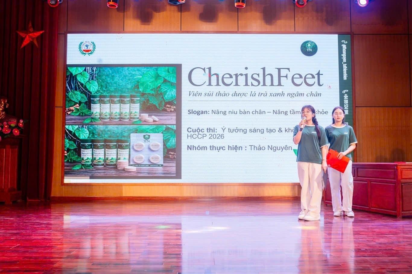 A group of people standing on a stage

AI-generated content may be incorrect.