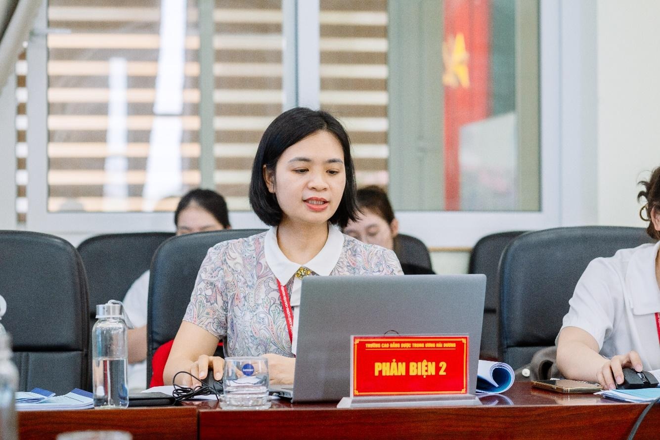 A person sitting at a desk with a computer

AI-generated content may be incorrect.