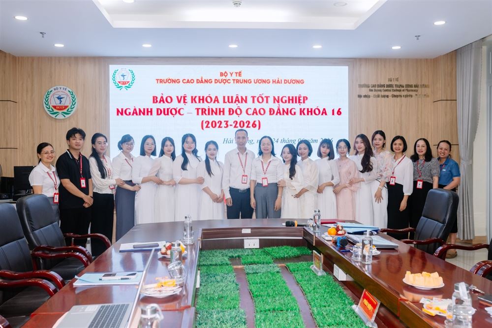 HCCP TỔ CHỨC CHO SINH VIÊN BẢO VỆ KHÓA LUẬN TỐT NGHIỆP 2026