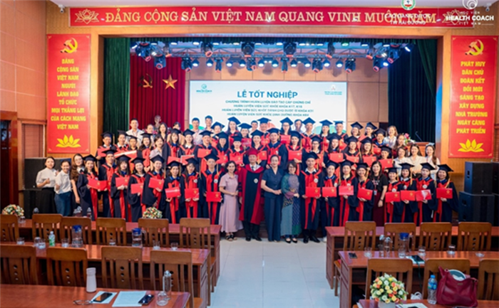 Học viên lớp Quản lý, huấn luyện sức khỏe K18, K19 trong ngày tốt nghiệp