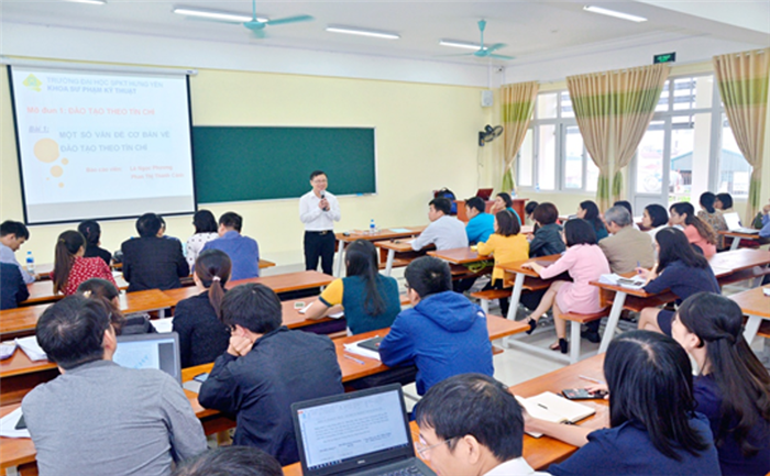 Giảng viên nhà trường dự tập huấn về đào tạo theo tín chỉ năm 2018