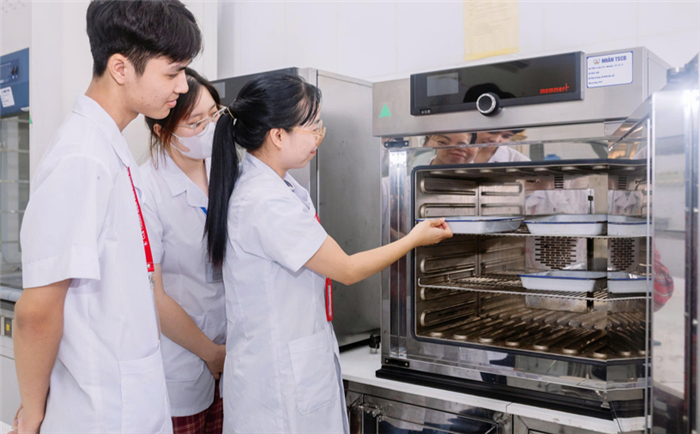 Cơ sở vật chất hỗ trợ sinh viên thực hành tại bộ môn Bào chế