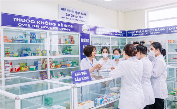  Phòng thực hành tiền bán thuốc tại bộ môn Quản lý và Kinh tế Dược