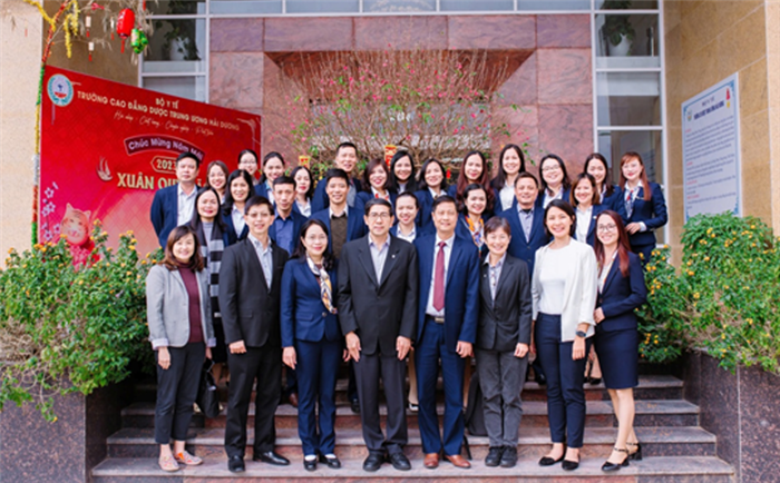 Trường RP của Singapore thăm và làm việc với trường