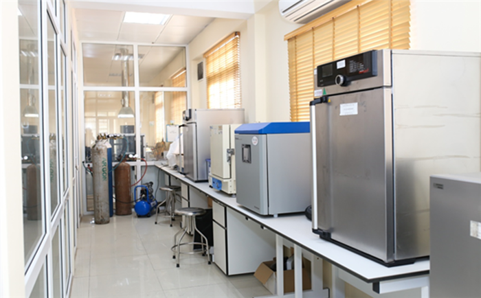 Hệ thống máy   tại Trung tâm Thực hành Kiểm nghiệm Thuốc, Mỹ phẩm, Thực phẩm