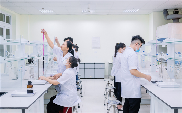 Cơ sở vật chất hỗ trợ sinh viên thực hành tại bộ môn Hóa học