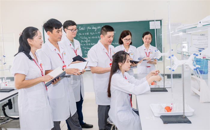 Cơ sở vật chất hỗ trợ sinh viên thực hành tại bộ môn Hóa học